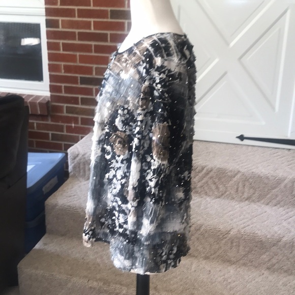 Ladies 3/4 sleeve tier top - Picture 2 of 4